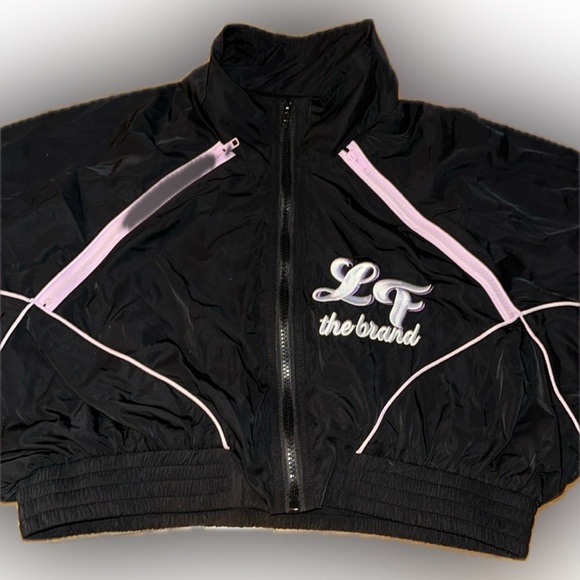 NWT - Picture 1 of 3